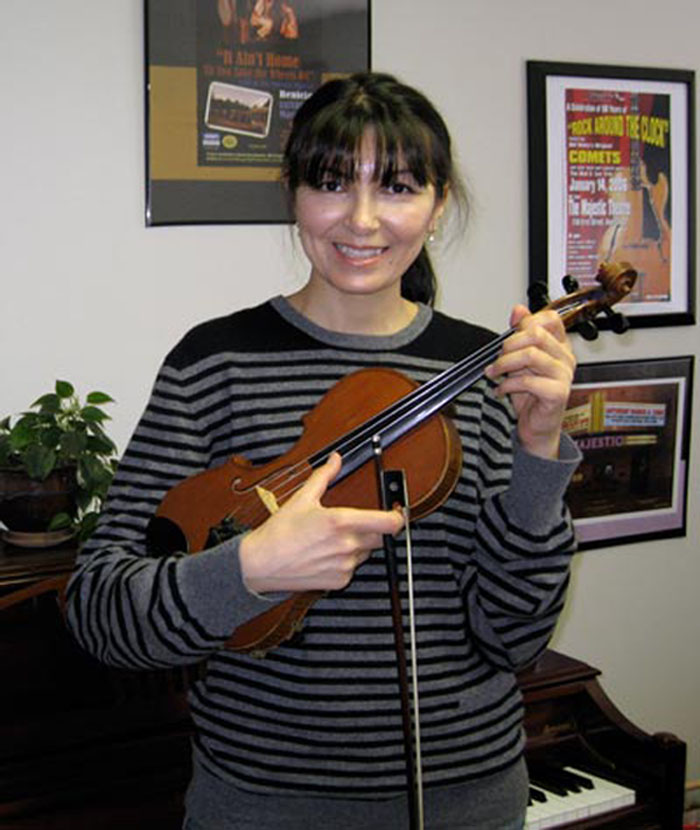 Violin teacher Aina Davis, Benicia Violin Studio, Benicia, CA